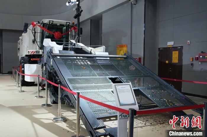 圖為糧損測(cè)試驗(yàn)證平臺(tái)。 張怡瀟 攝 圖為糧損測(cè)試驗(yàn)證平臺(tái)。 張怡瀟 攝